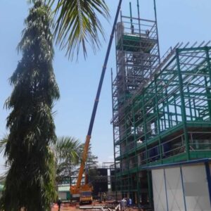A 200 ton Mobile Crane