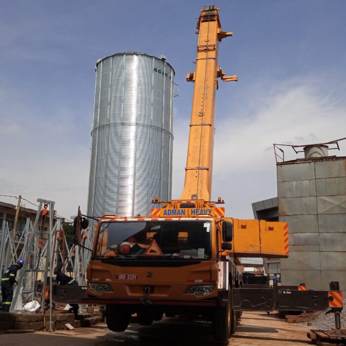 A 200 ton Mobile crane
