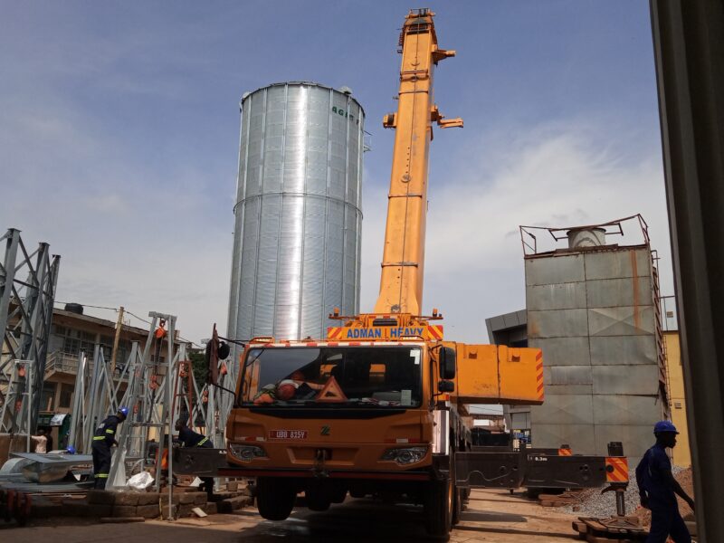 A 200 ton Mobile crane