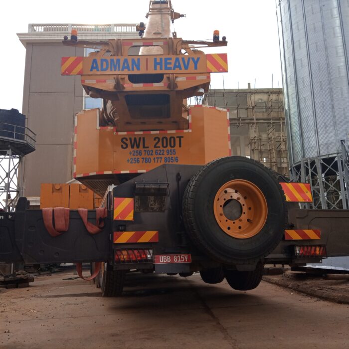 A 200 ton Mobile crane