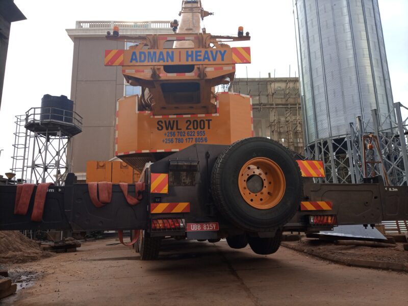 A 200 ton Mobile crane